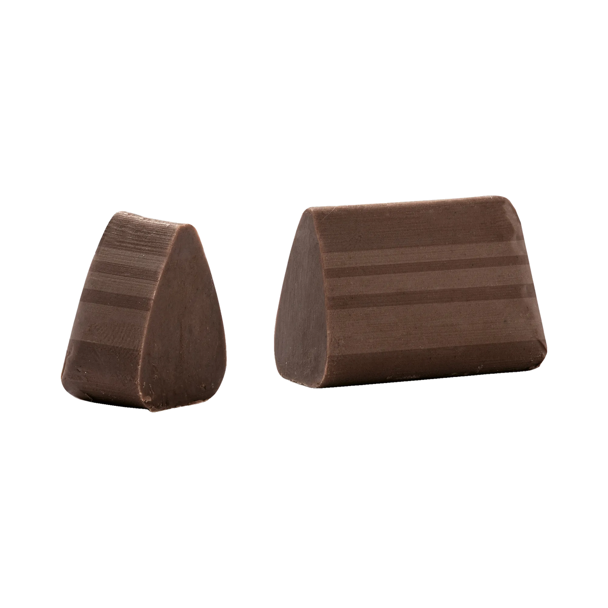 La Perla Giandujotto Fondente ausgepackt – zwei Gianduiotto-Stücke