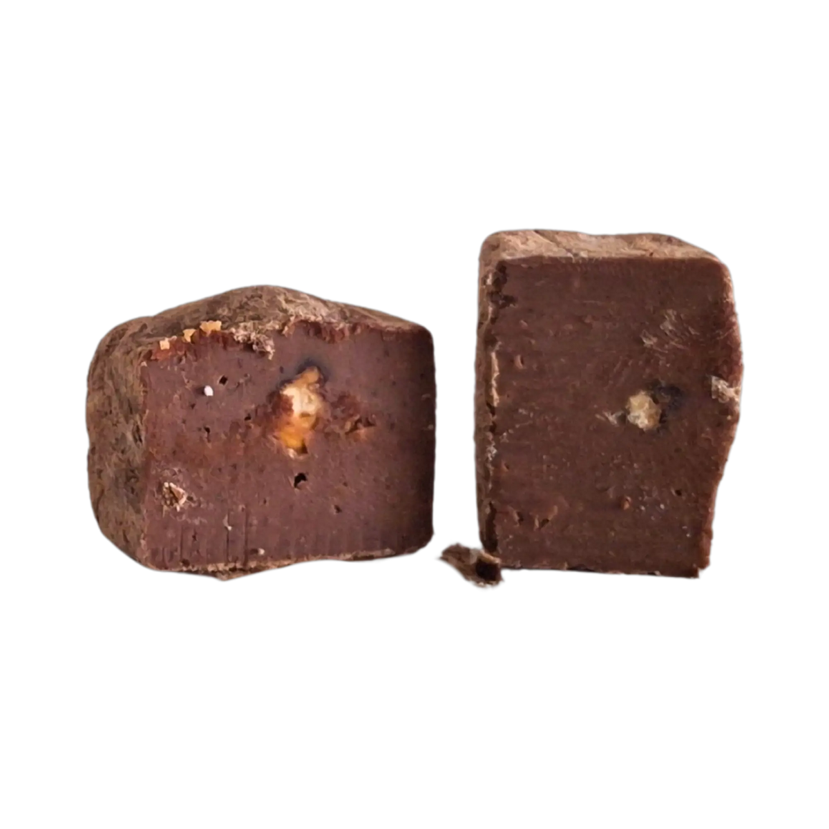 Tartufo Pan di Zenzero ausgepackt – aufgeschnitten mit ganzer Haselnuss